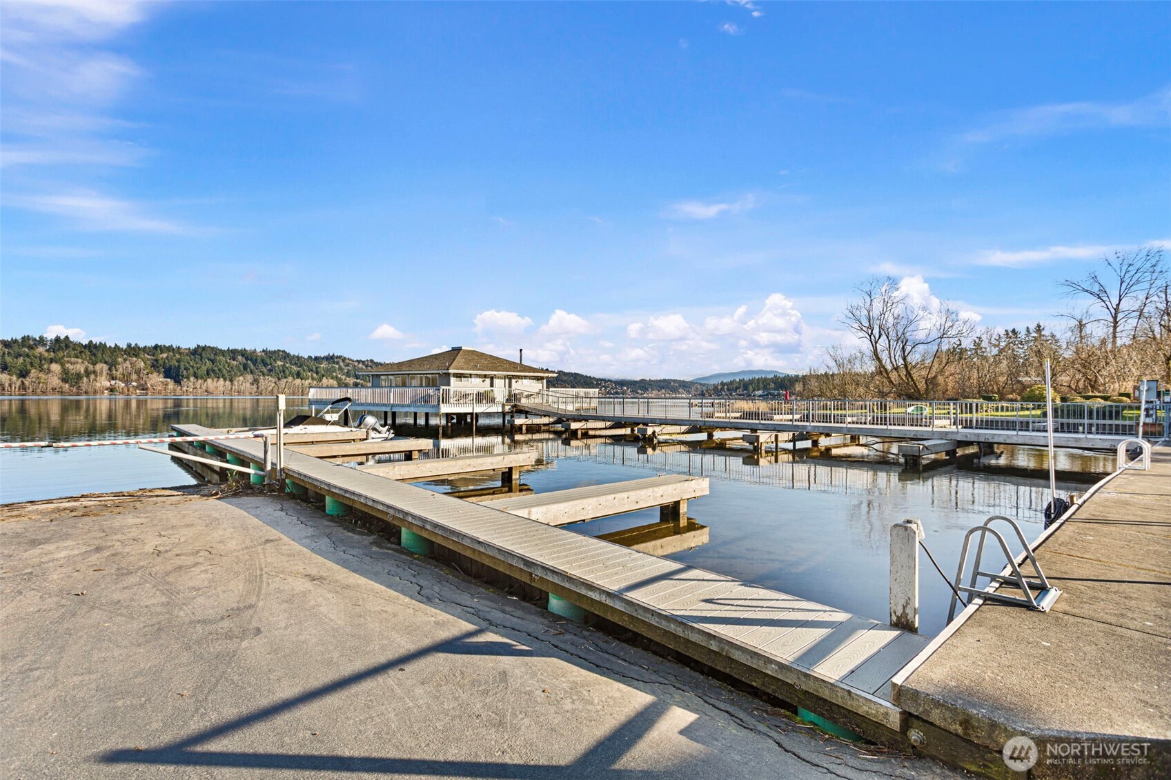 17301 Northeast 45th Street, Unit 87 Redmond, WA 98052 - Photo 18 of 20 a view of a terrace with chairs