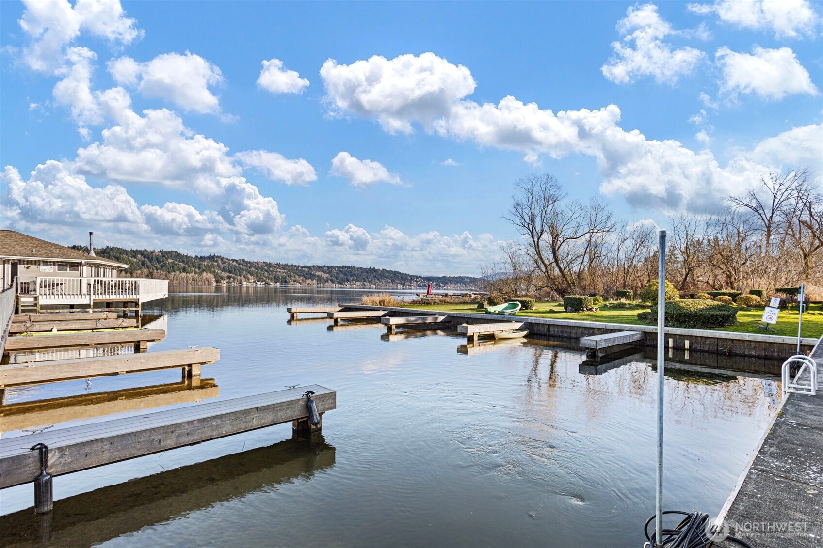 17301 Northeast 45th Street, Unit 87 Redmond, WA 98052 - Photo 19 of 20 a view of a terrace with sitting area
