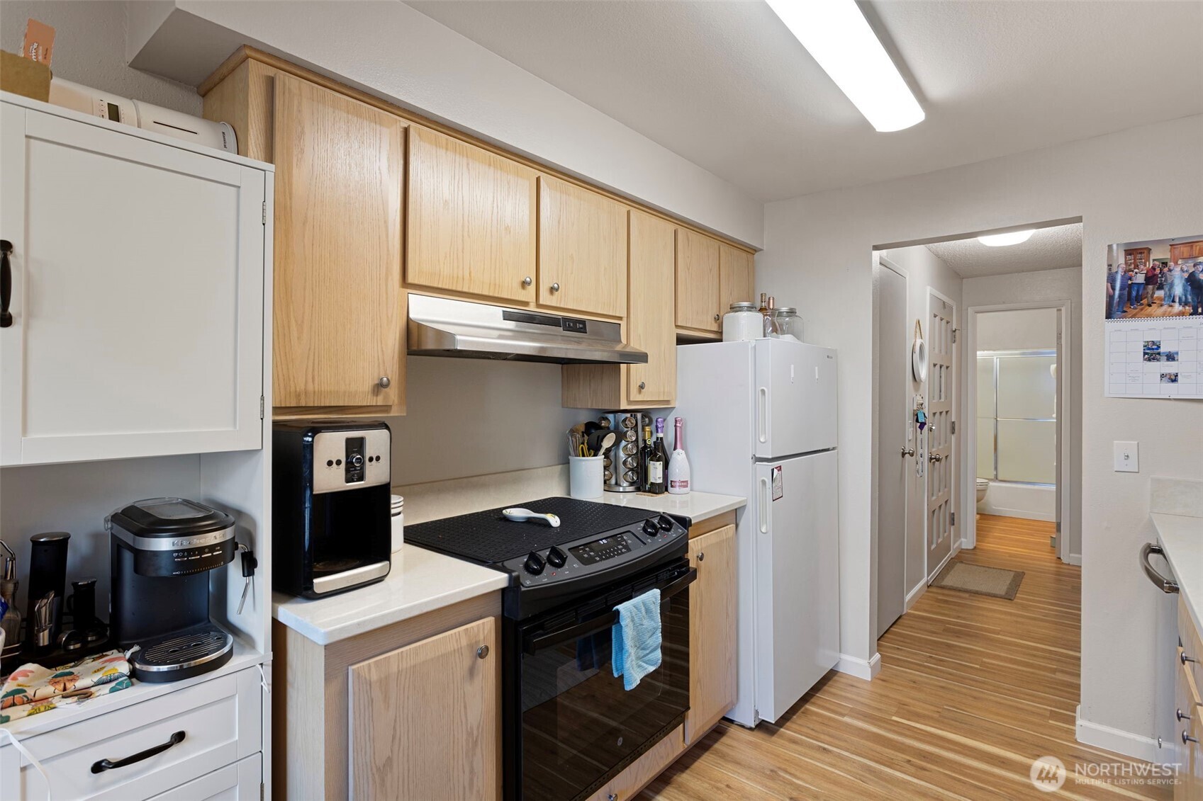 17301 Northeast 45th Street, Unit 87 Redmond, WA 98052 - Photo 8 of 20 a kitchen with a stove and a refrigerator