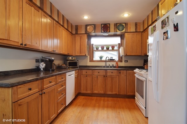 708 North Rohlwing Road Palatine, IL 60074 - Photo 6 of 15