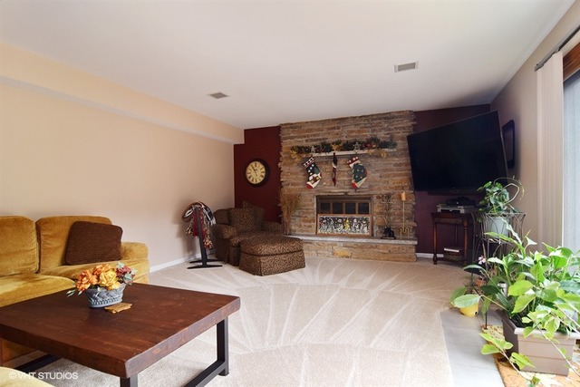 708 North Rohlwing Road Palatine, IL 60074 - Photo 8 of 15