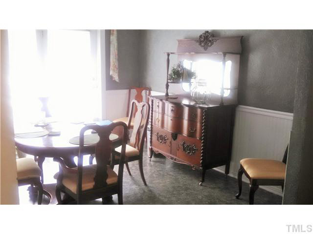 313 Pine Tree Road Oxford, NC 27565 - Photo 10 of 17 Charming, intimate dining.