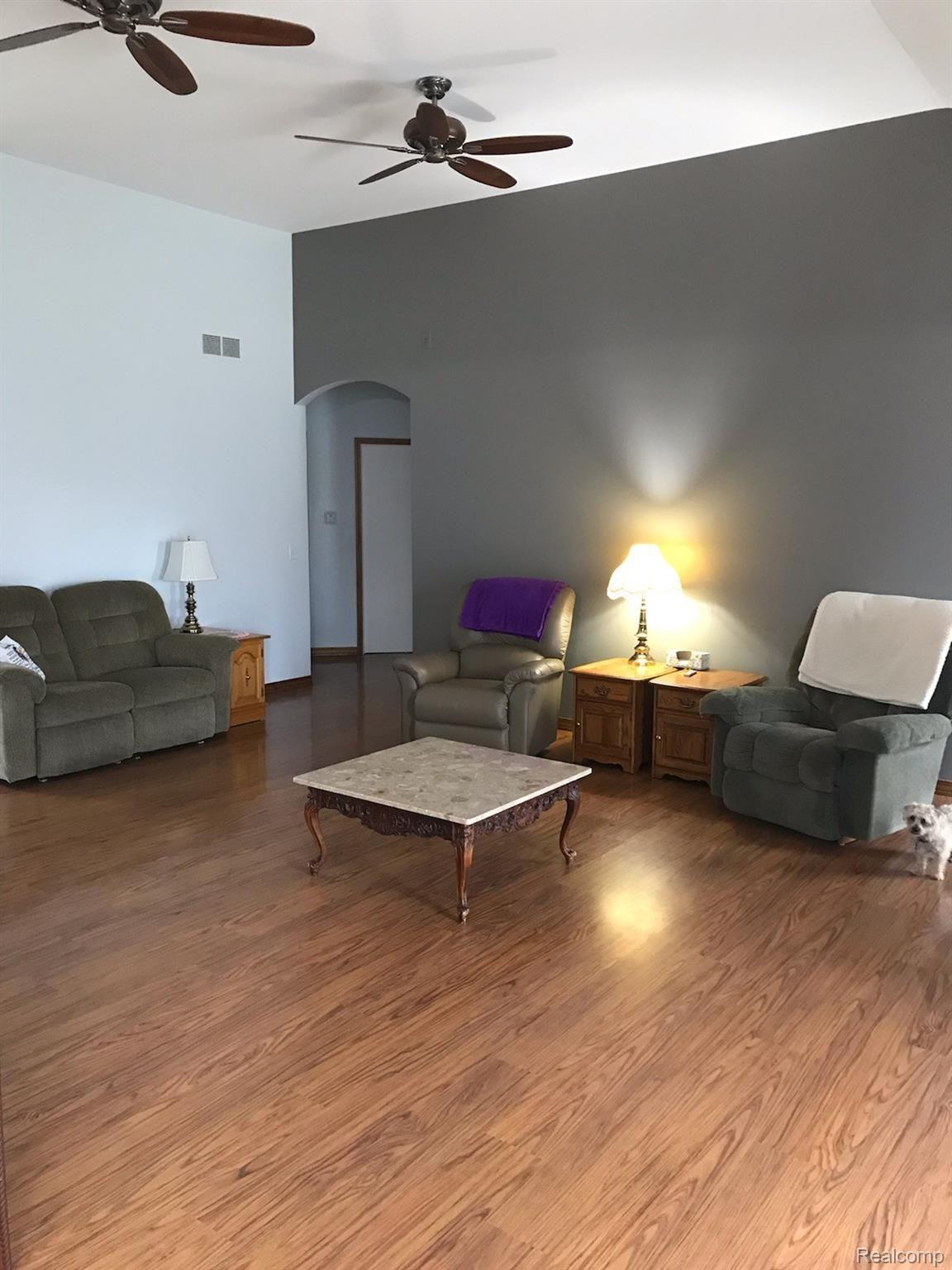 11089 West Mohrle Road Webberville, MI 48892 - Photo 8 of 31 MOHRLE LIV RM.JPG