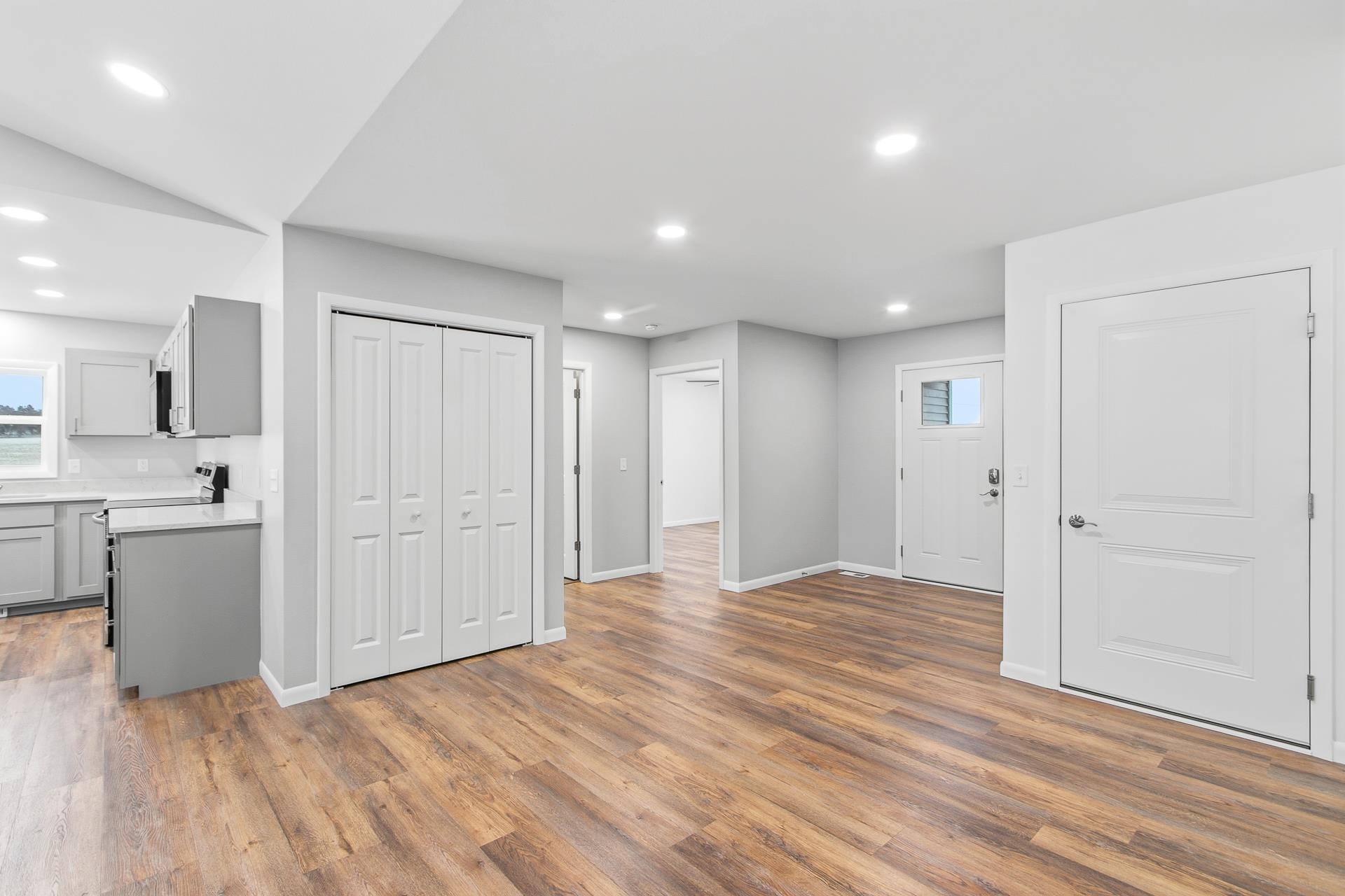 925 Roosevelt Street Baraboo, WI 53913 - Photo 4 of 38