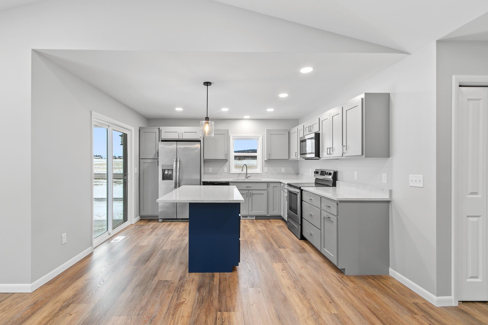 925 Roosevelt Street Baraboo, WI 53913 - Photo 7 of 38