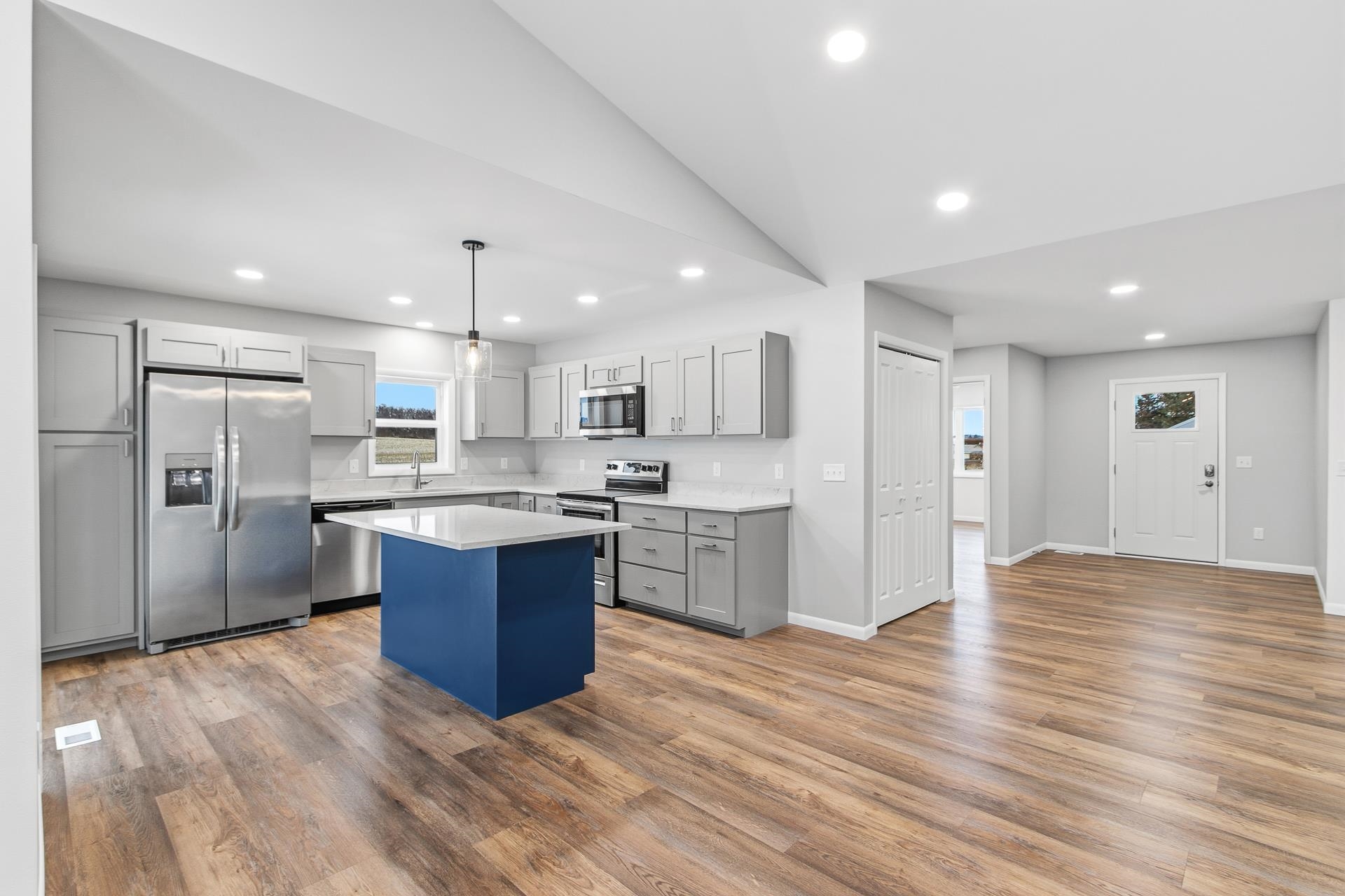 925 Roosevelt Street Baraboo, WI 53913 - Photo 8 of 38