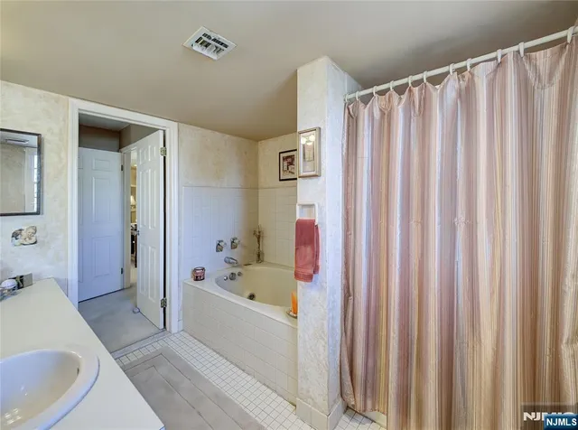 $362,500 | 101 Quartz Lane, Paterson, NJ 07501