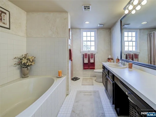 $362,500 | 101 Quartz Lane, Paterson, NJ 07501