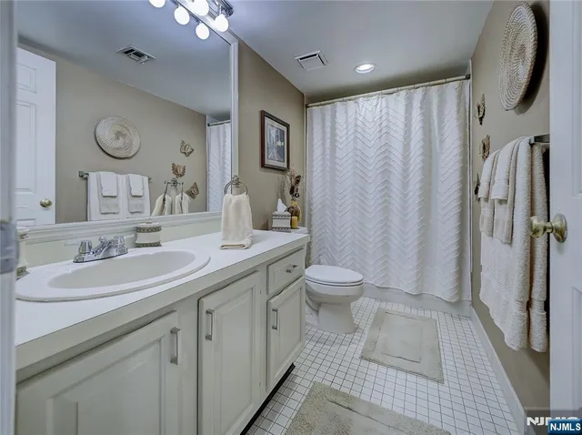 $362,500 | 101 Quartz Lane, Paterson, NJ 07501