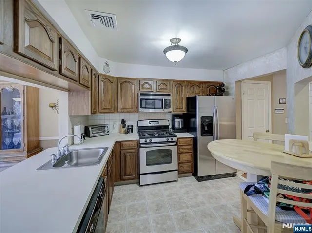 $362,500 | 101 Quartz Lane, Paterson, NJ 07501