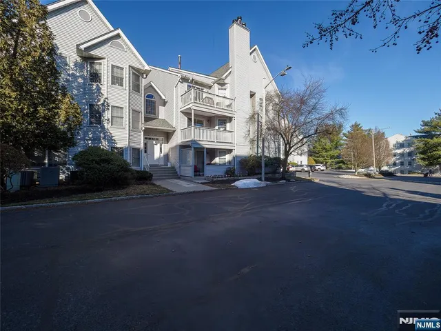 $362,500 | 101 Quartz Lane, Paterson, NJ 07501