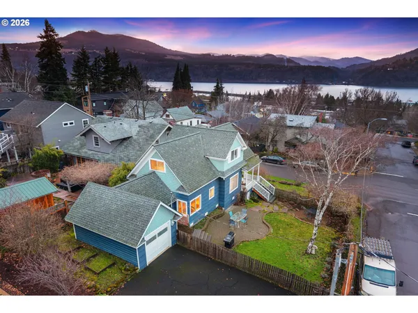 $785,000 | 801 Cascade Avenue, Hood River, OR 97031