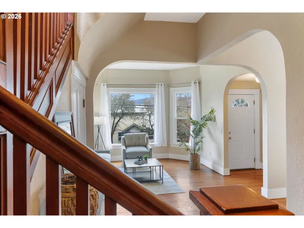 $785,000 | 801 Cascade Avenue, Hood River, OR 97031