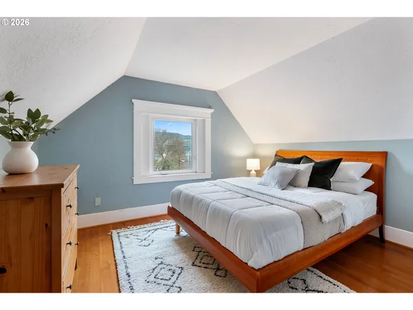 $785,000 | 801 Cascade Avenue, Hood River, OR 97031