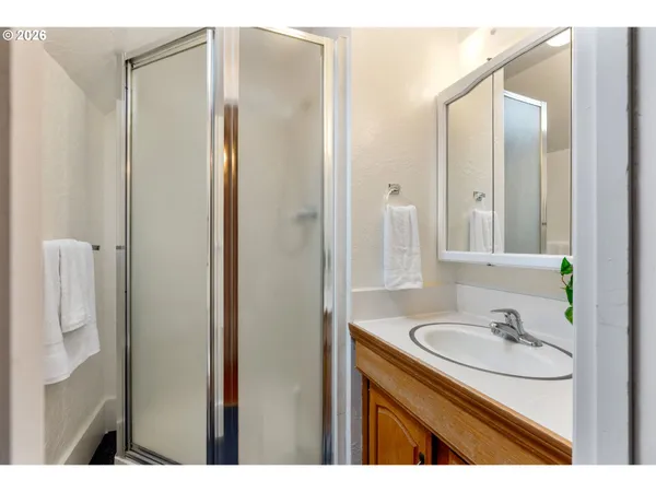 $785,000 | 801 Cascade Avenue, Hood River, OR 97031