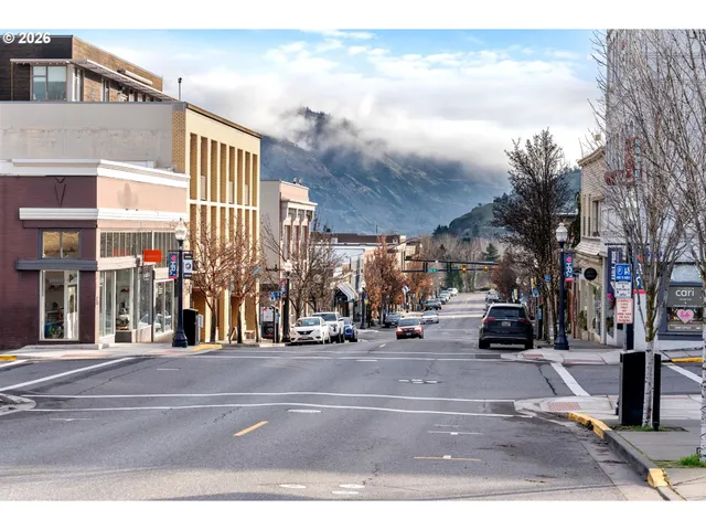 $799,000 | 801 Cascade Avenue, Hood River, OR 97031