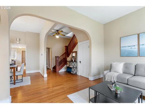 $785,000 | 801 Cascade Avenue, Hood River, OR 97031