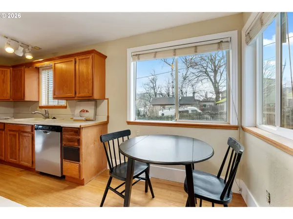 $785,000 | 801 Cascade Avenue, Hood River, OR 97031