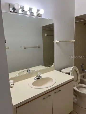 $299,900 | 3000 Red Oak Court, Unit 204, Palm Harbor, FL 34684