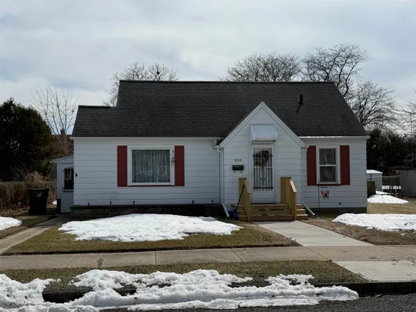 $149,900 | 2113 17th Avenue, Menominee, MI 49858
