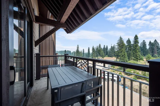 $1,249,000 | 700 Village Drive, Unit 404, Donnelly, ID 83615