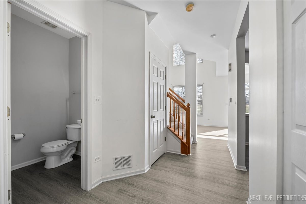 2819 White Thorn Circle Naperville, IL 60564 - Photo 17 of 23 a bathroom with a toilet and a shower