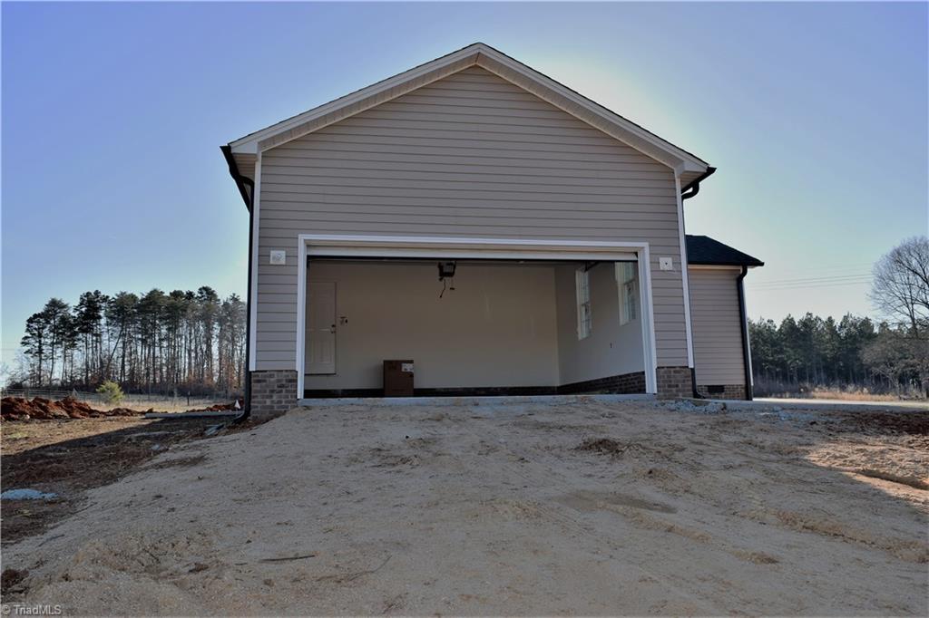 859 Lindsey Bridge Road Madison, NC 27025 - Photo 4 of 26 Picture Updated 12/28/2017