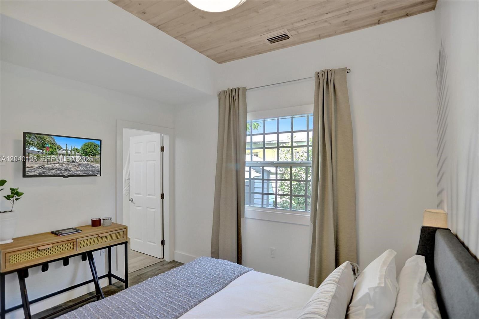 421 Northeast 70th Street Miami, FL 33138 - Photo 9 of 51