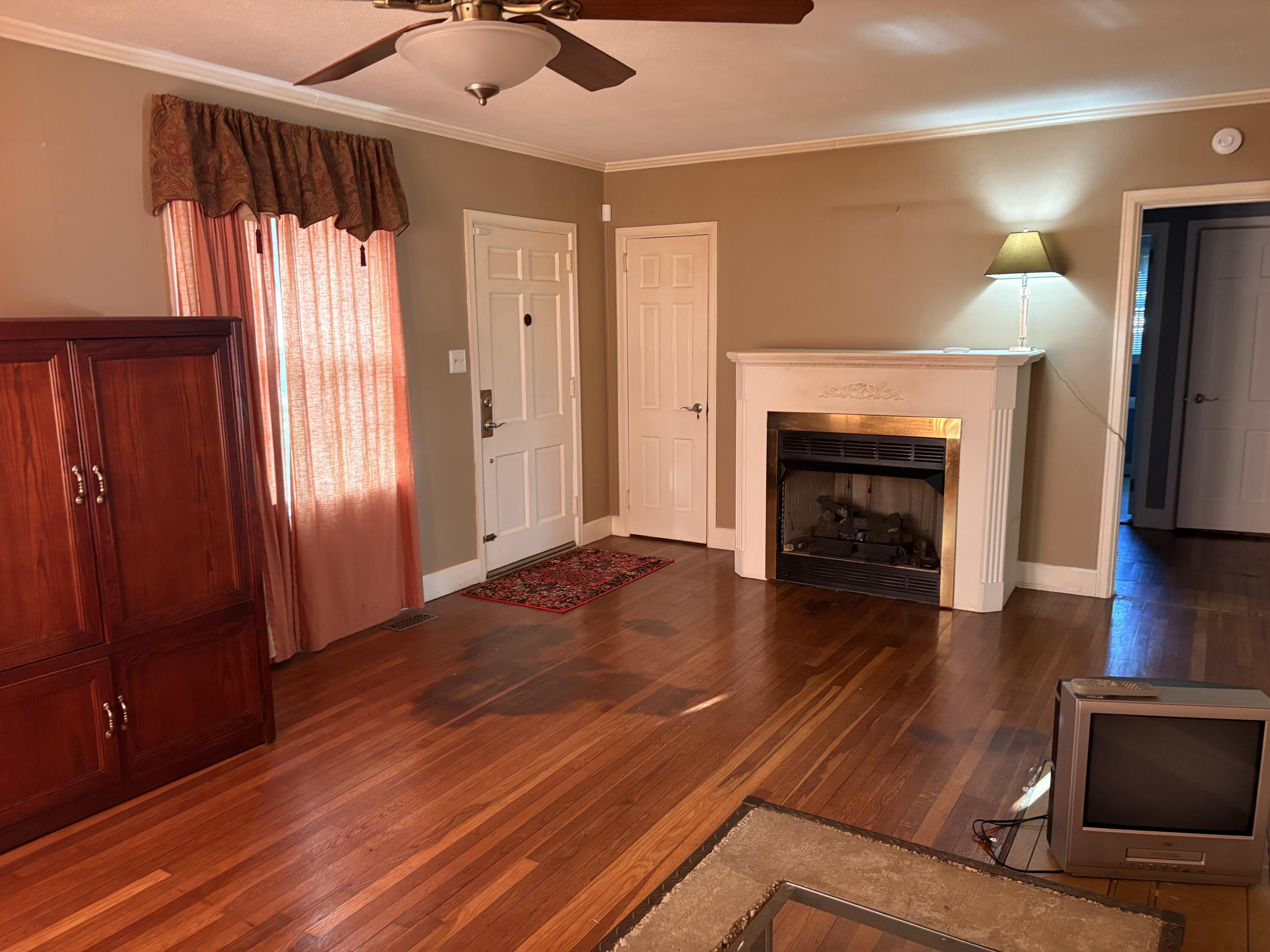 206 Park Street LaFayette, GA 30728 - Photo 9 of 15 IMG_8612