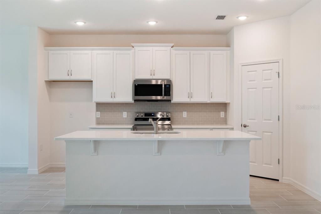 5942 Vision Road St. Cloud, FL 34771 - Photo 3 of 11 Kitchen
