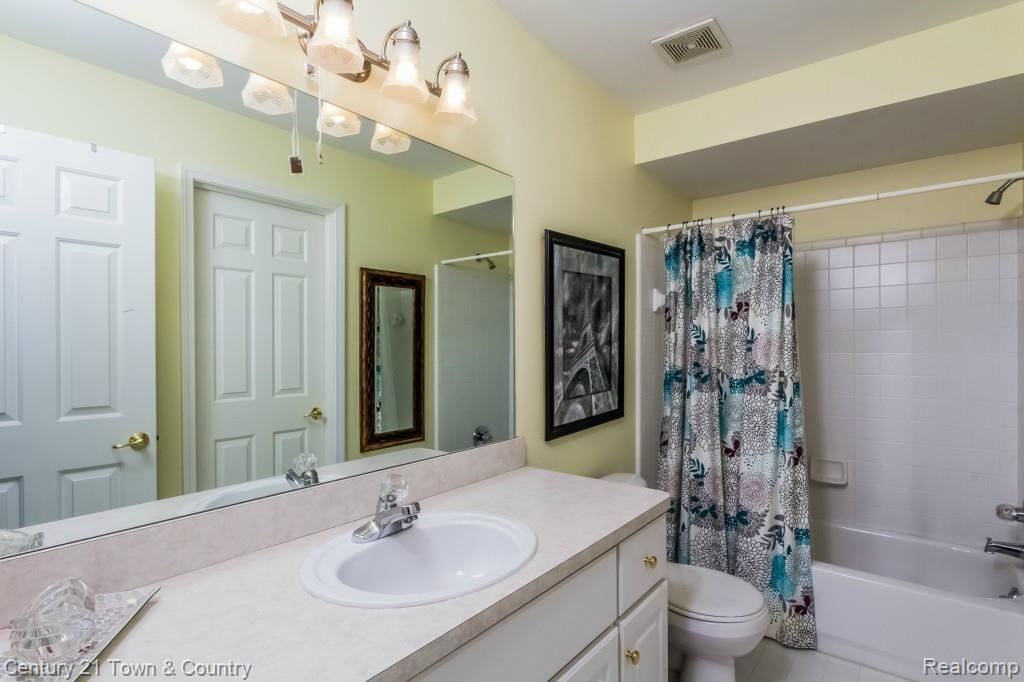 320 Wyngate Drive Rochester, MI 48307 - Photo 35 of 47 038-Bathroom-1722769-large.jpg