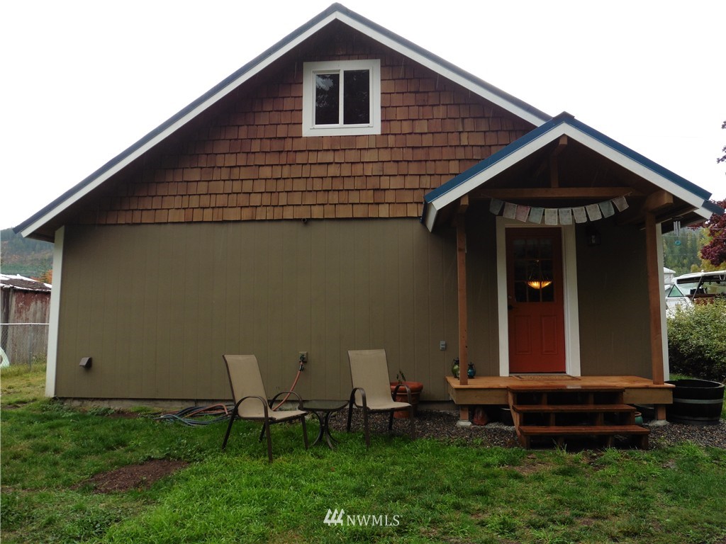 401 1st Street Easton, WA 98925 - Photo 11 of 18