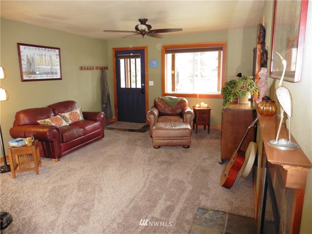 401 1st Street Easton, WA 98925 - Photo 3 of 18