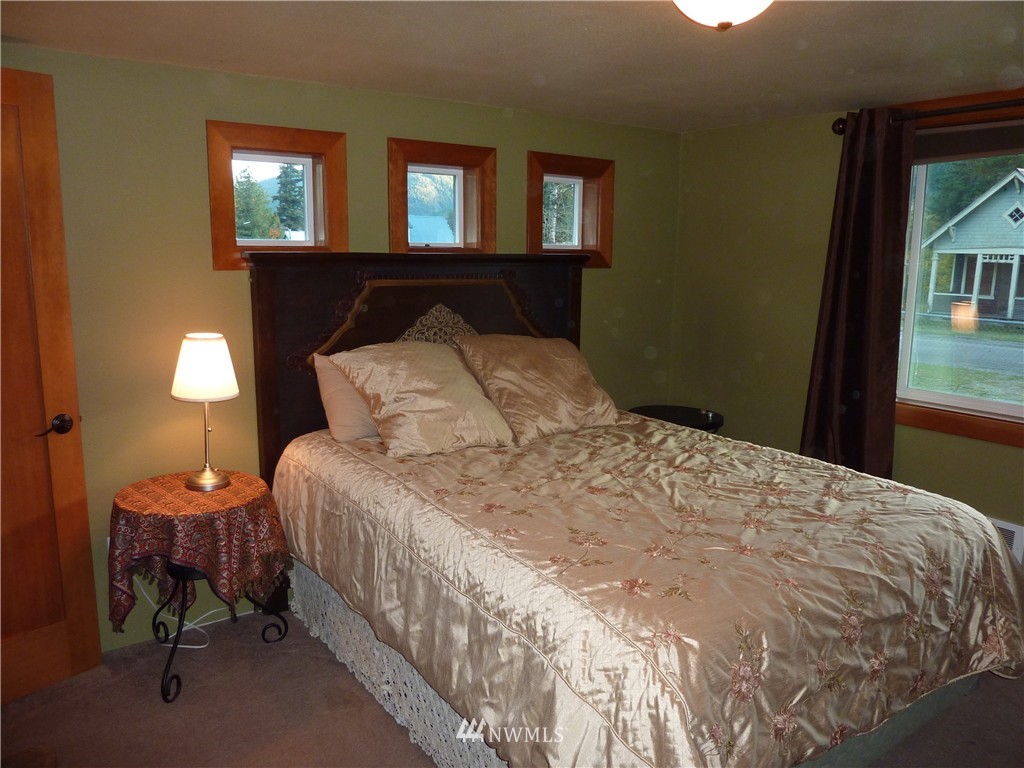 401 1st Street Easton, WA 98925 - Photo 6 of 18