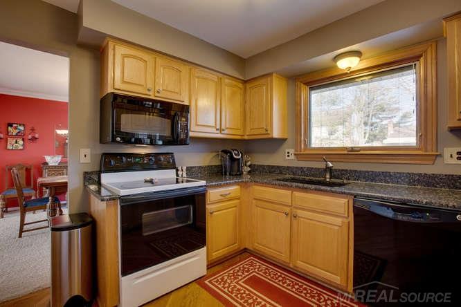 560 Pinehurst Drive Rochester Hills, MI 48309 - Photo 9 of 31