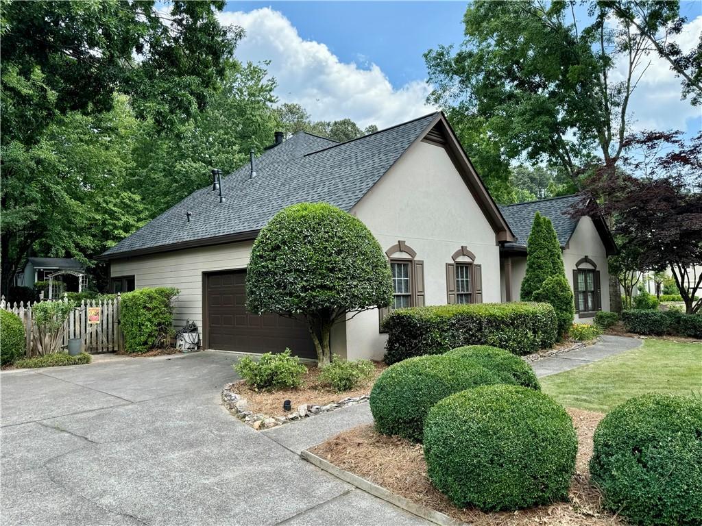 1565 Victoria Walk Cumming, GA 30041 - Photo 3 of 32