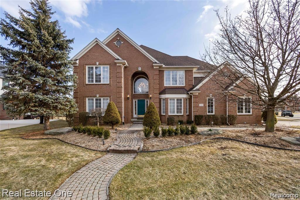 2049 Mapleridge Road Rochester Hills, MI 48309 - Photo 1 of 38
