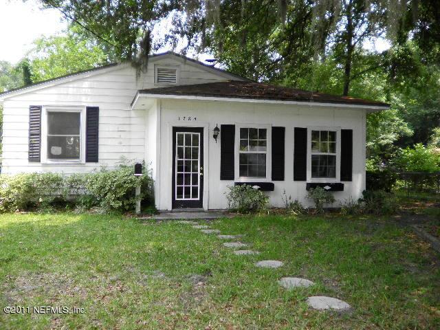 1785 Planters Road Jacksonville, FL 32207 - Photo 1 of 8 front view of a house with a yard