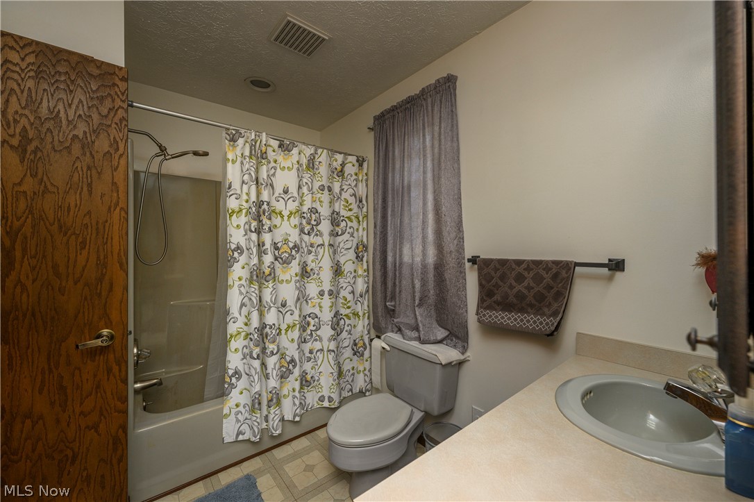 2677 Summit Road Akron, OH 44321 - Photo 14 of 33