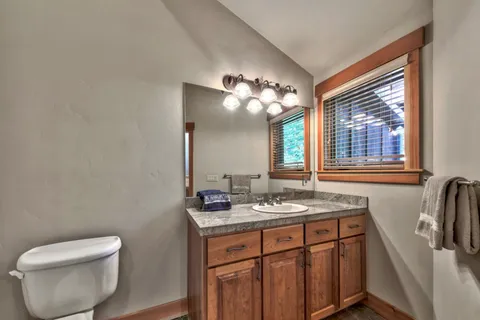 $1,394,000 | 12712 Zurich Place, Truckee, CA 96161