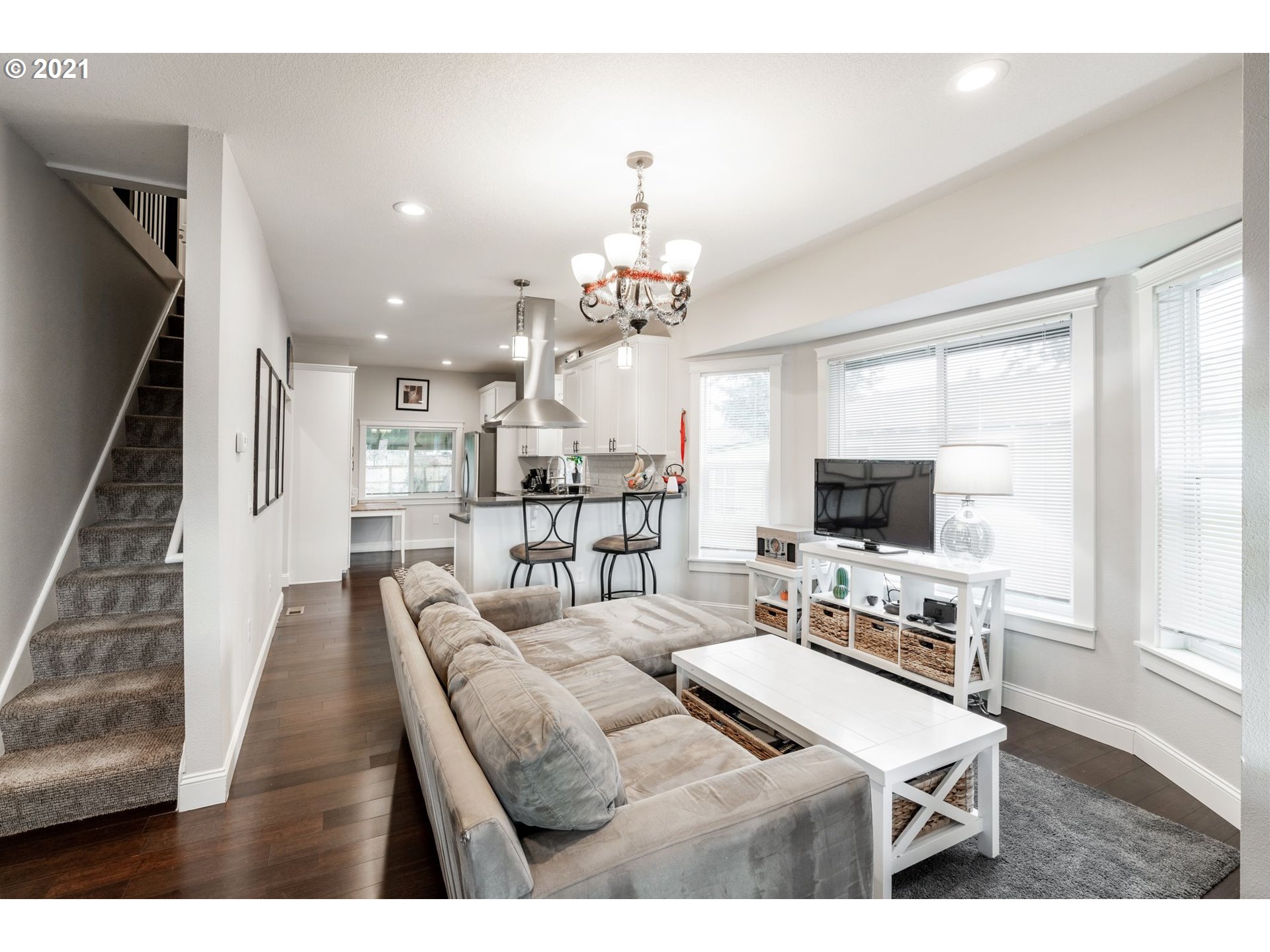 8923 Southeast Reedway Street Portland, OR 97266 - Photo 3 of 31 Gallery Image 3