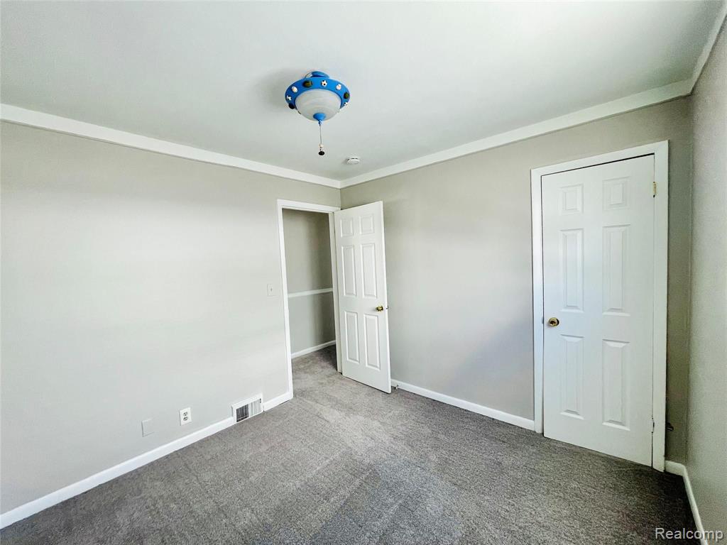 22005 David Avenue Eastpointe, MI 48021 - Photo 8 of 19