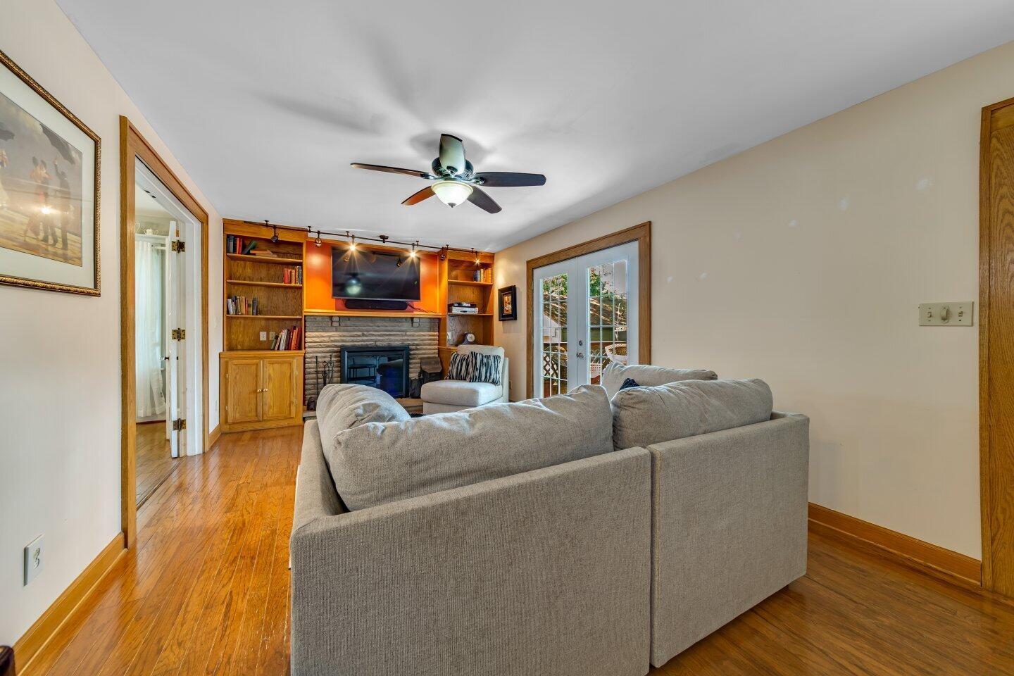 32 Fallis Road Columbus, OH 43214 - Photo 21 of 42 Gas log fireplace