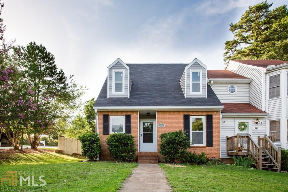 front view of house with a yard