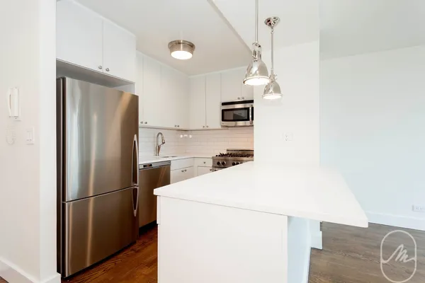 $4,450 | 330 East 39th Street, Unit 11E | Murray Hill