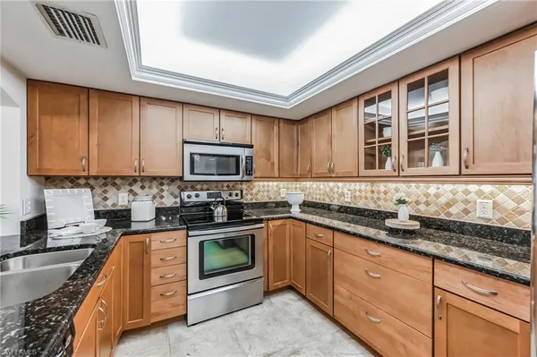 $8,500 | 5633 Turtle Bay Drive, Unit 37, Naples, FL 34108
