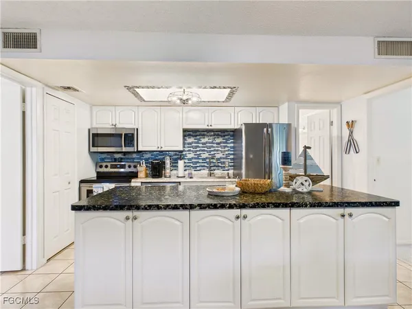 $2,500 | 232 Palm Drive, Unit 475, Naples, FL 34112