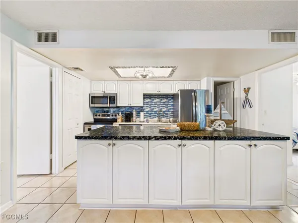 $2,500 | 232 Palm Drive, Unit 475, Naples, FL 34112