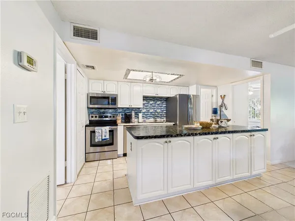 $2,500 | 232 Palm Drive, Unit 475, Naples, FL 34112