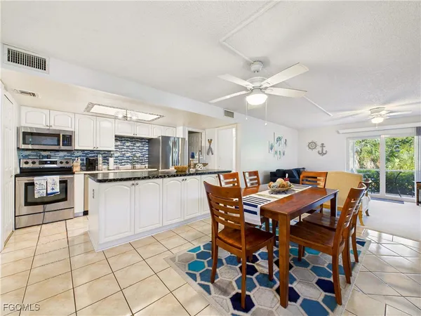 $2,500 | 232 Palm Drive, Unit 475, Naples, FL 34112
